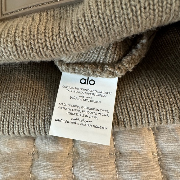 ALO Yoga Everyday Beanie Gravel NWOT - Picture 3 of 4